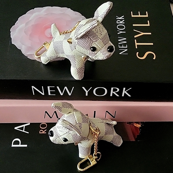 🆕️Luxury 🐕 White Doggie Damier azur Style Leather Novelty Keychain / Bag Charm - Picture 8 of 16
